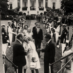 Nixon-leaves-White-House