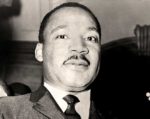 Martin_Luther_King_Jr_with_medallion_NYWTS