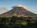 Mayon_Volcano_with_cloudy_hat