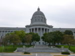 Jefferson_City_MO_capitol_building_front_1