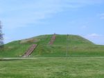 Monks_Mound_in_July