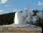 Old_Faithful_Yellowstone_National_Park_-_panoramio